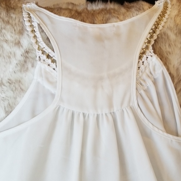 Flowy White Tank w Gold Chains - Picture 4 of 5